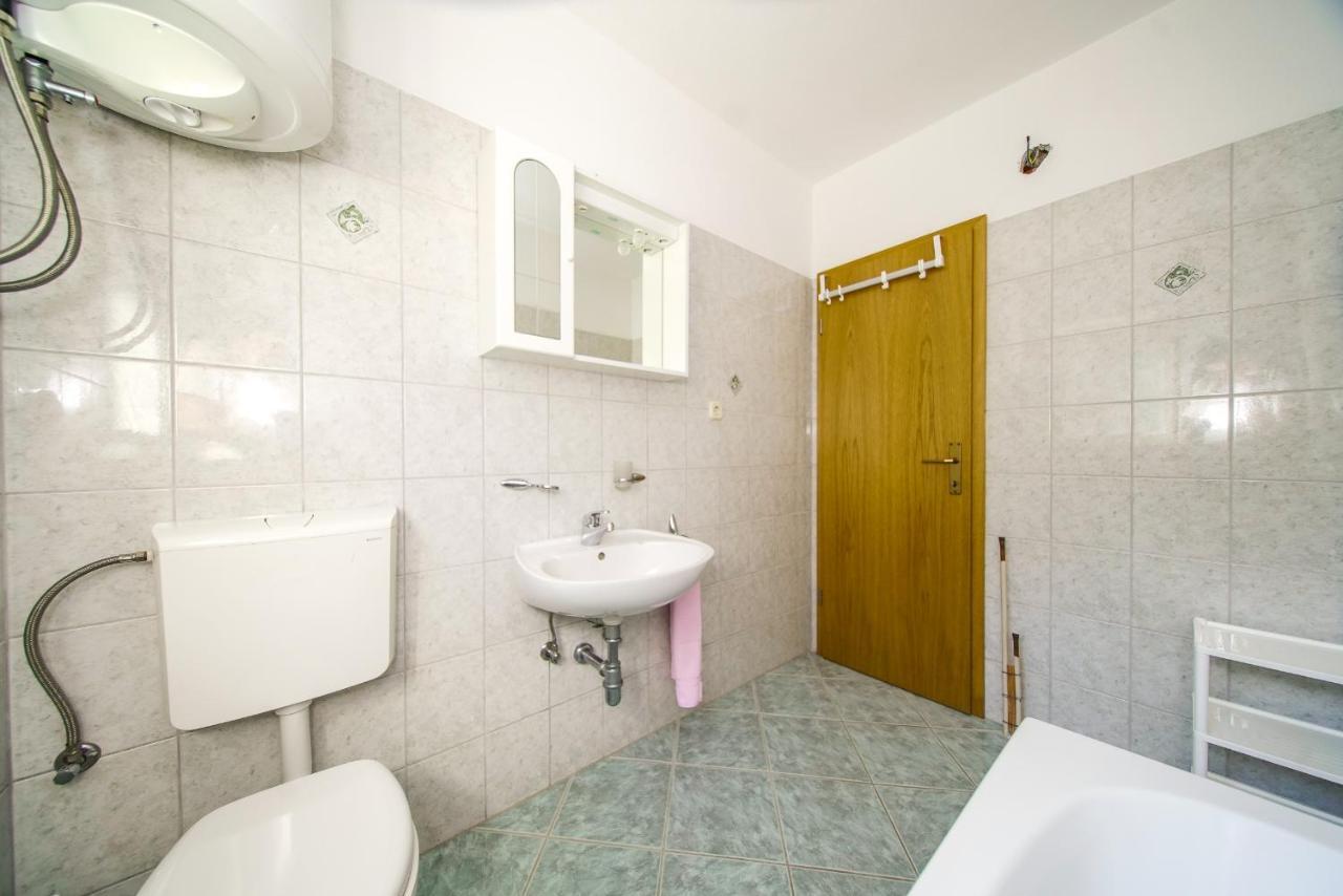 Apartments With A Parking Space Postira, Brac - 18472 Екстериор снимка